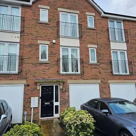 Relaxing Townhouse Apartment Derby Exterior photo